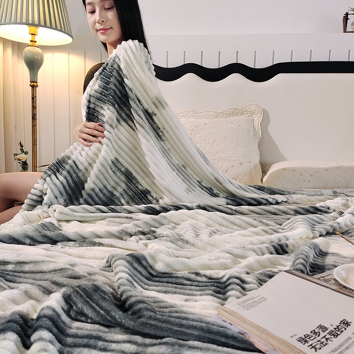 91家纺网 家纺一手货源 找家纺 巴木赫2025新款200g水墨印染抽条毛毯毯子 水墨画