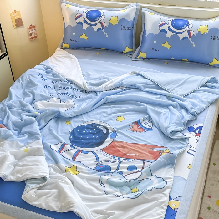 91家纺网 家纺一手货源 找家纺 博雅 2025新款A类大版数码印花冰丝凉席可组合凉感丝夏被-宇航员 飞船宇航员