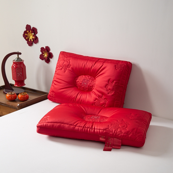 91家纺网 家纺一手货源 找家纺 2025新款婚庆枕芯 石榴花婚庆定型