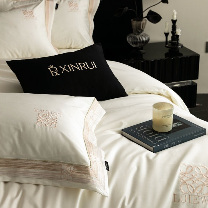 91家纺网 家纺一手货源 找家纺 馨蕊家居 2025新款100s高奢典藏简约全棉系列四件套-棉罗莎 棉罗莎-月光白