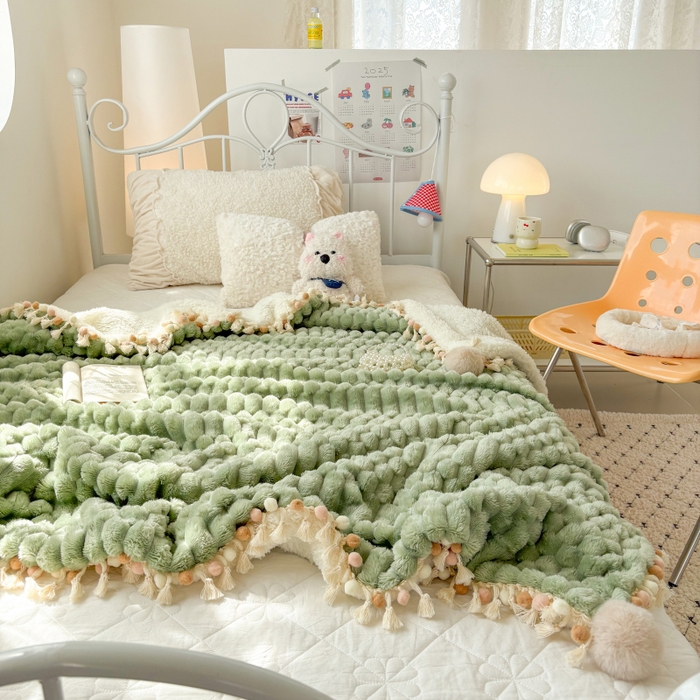 91家纺网 家纺一手货源 找家纺 潮邦创意家居 2025新款 奶芙绒流苏球毛毯 薄荷绿