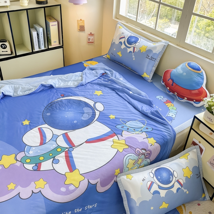 91家纺网 家纺一手货源 找家纺 博雅 2025新款A类大版数码印花冰丝凉席可组合凉感丝夏被-宇航员 星际宇航员