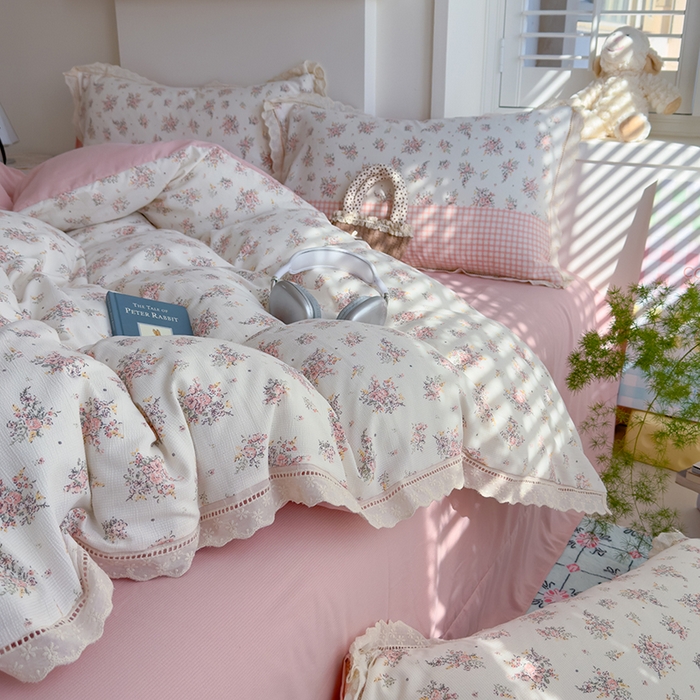 91家纺网 家纺一手货源 找家纺 竹合家纺 2025新款春日碎花法式镂空花边款式提花皱皱四件套 法式-粉格花园