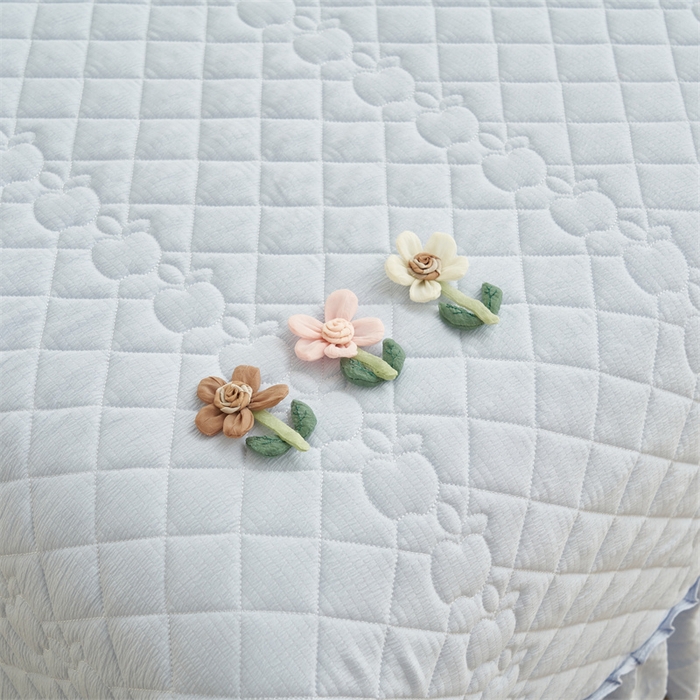 91家纺网 家纺一手货源 找家纺 恒爱家纺 2025新款A类泡泡纱床盖-杜鹃 天空蓝