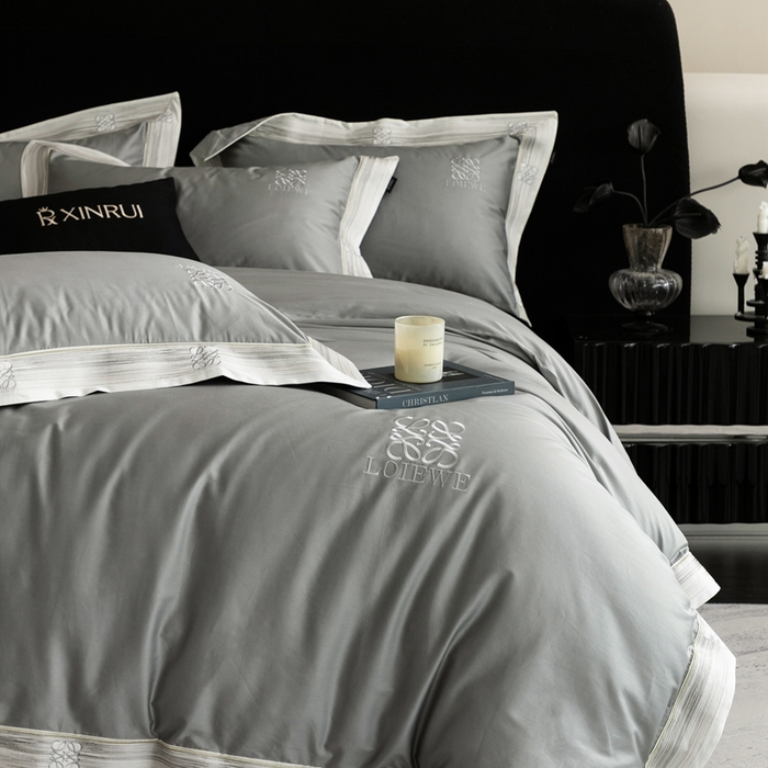 91家纺网 家纺一手货源 找家纺 馨蕊家居 2025新款100s高奢典藏简约全棉系列四件套-棉罗莎 棉罗莎-高级灰