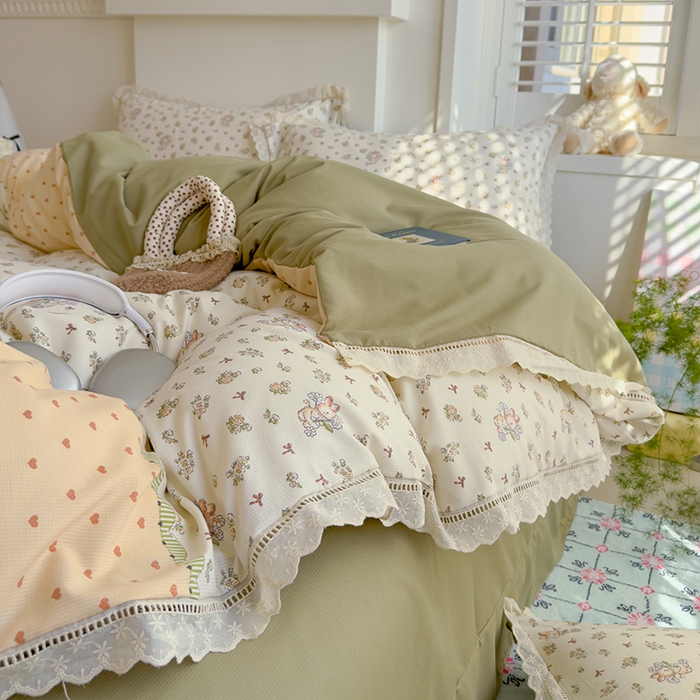 91家纺网 家纺一手货源 找家纺 竹合家纺 2025新款春日碎花法式镂空花边款式提花皱皱四件套 法式-甜心小小兔