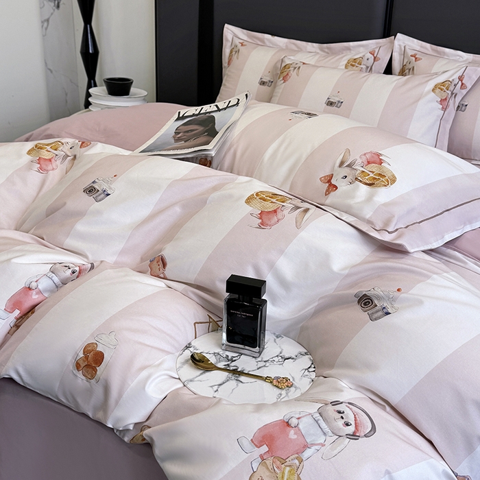 91家纺网 家纺一手货源 找家纺 乐蔻家纺 2025新款全棉13376数码印花四件套 音乐兔（粉）