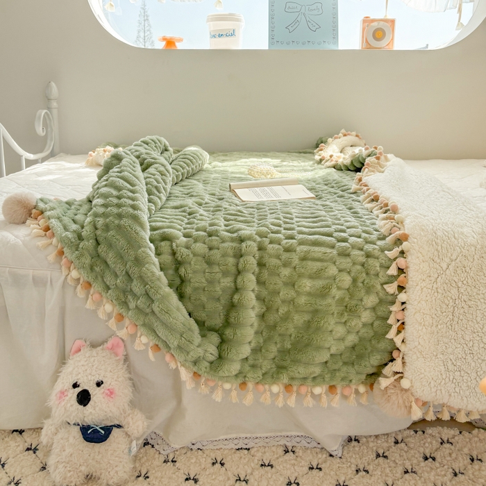 91家纺网 家纺一手货源 找家纺 潮邦创意家居 2025新款 奶芙绒流苏球毛毯 薄荷绿