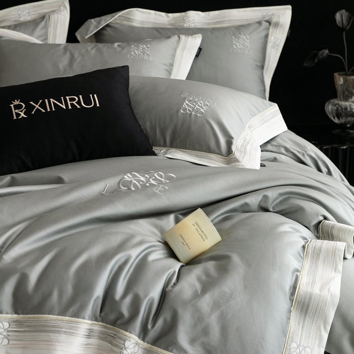 91家纺网 家纺一手货源 找家纺 馨蕊家居 2025新款100s高奢典藏简约全棉系列四件套-棉罗莎 棉罗莎-高级灰