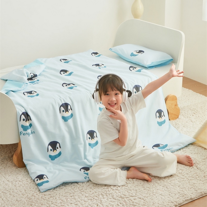 91家纺网 家纺一手货源 找家纺 艾佳宝贝 2025新款A类儿童全棉多功能单被套可拆式夏被四季被子 乖萌小企鹅
