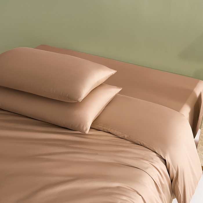 91家纺网 家纺一手货源 找家纺 闲鱼家纺 2025新款亲肤舒适60S黑标A类全棉纯色四件套单被套单床笠-风格一单被套单床笠-风格二 香槟驼