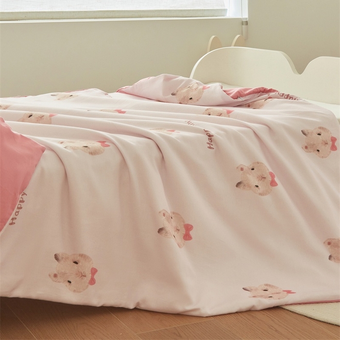 91家纺网 家纺一手货源 找家纺 艾佳宝贝 2025新款A类儿童全棉多功能单被套可拆式夏被四季被子 乖萌甜兔