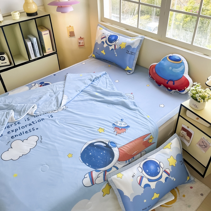 91家纺网 家纺一手货源 找家纺 （总）博雅 2025新款A类大版数码印花冰丝凉席可组合凉感丝夏被-宇航员