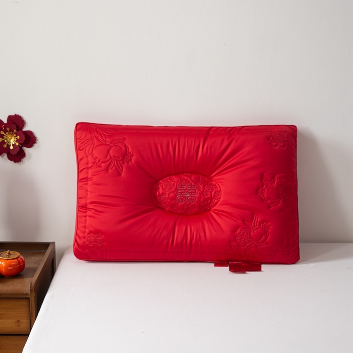 91家纺网 家纺一手货源 找家纺 2025新款婚庆枕芯 石榴花婚庆定型