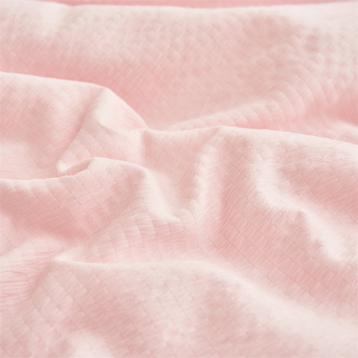 91家纺网 家纺一手货源 找家纺 恒爱家纺 2025新款A类泡泡纱床盖-杜鹃 香妃粉