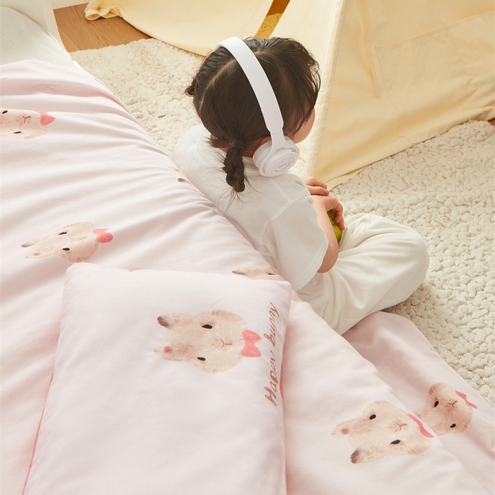 91家纺网 家纺一手货源 找家纺 艾佳宝贝 2025新款A类儿童全棉多功能单被套可拆式夏被四季被子 乖萌甜兔