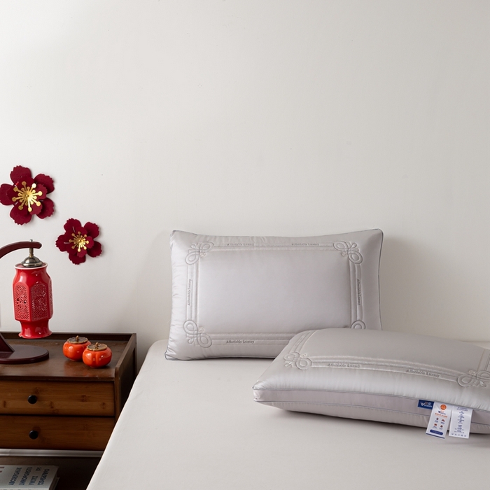 91家纺网 家纺一手货源 找家纺 2025新款婚庆枕芯 同心结缘-灰乳胶枕