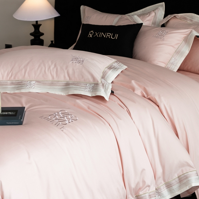 91家纺网 家纺一手货源 找家纺 馨蕊家居 2025新款100s高奢典藏简约全棉系列四件套-棉罗莎 棉罗莎-蔷薇粉