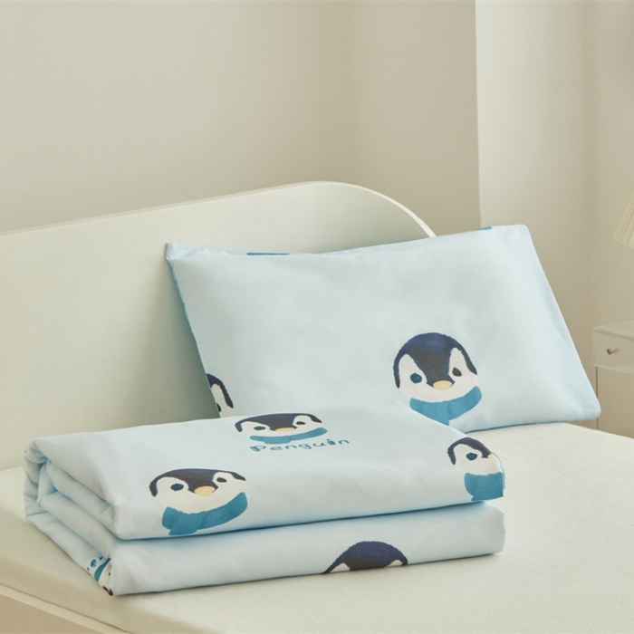 91家纺网 家纺一手货源 找家纺 艾佳宝贝 2025新款A类儿童全棉多功能单被套可拆式夏被四季被子 乖萌小企鹅