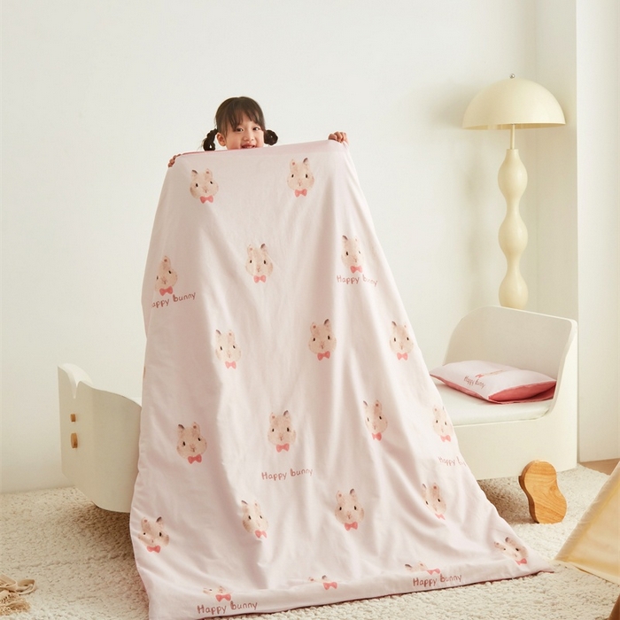 91家纺网 家纺一手货源 找家纺 艾佳宝贝 2025新款A类儿童全棉多功能单被套可拆式夏被 乖萌甜兔