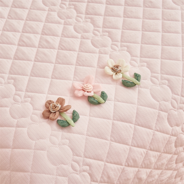 91家纺网 家纺一手货源 找家纺 恒爱家纺 2025新款A类泡泡纱床盖-杜鹃 香妃粉