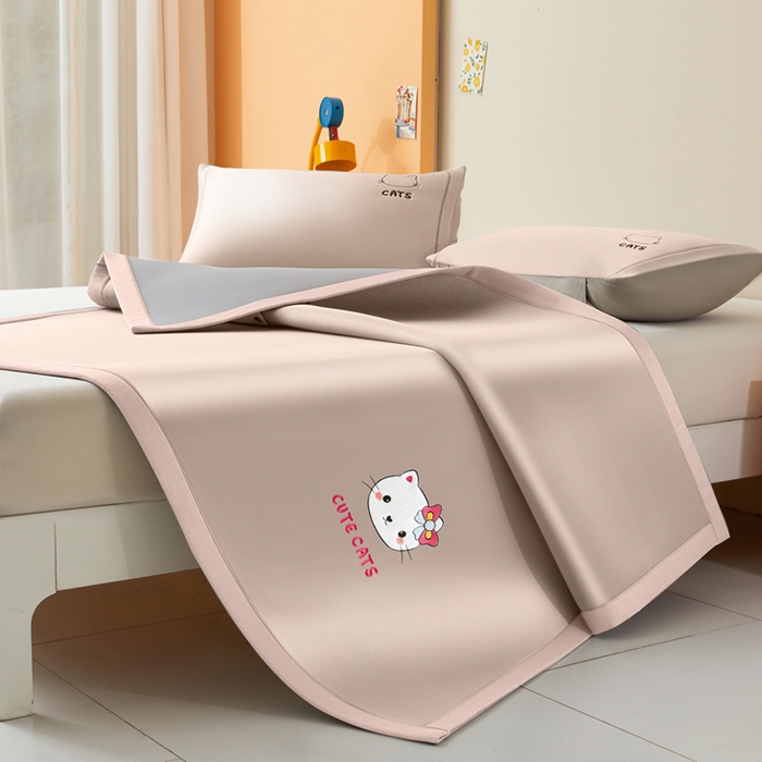 91家纺网 家纺一手货源 找家纺 全季家居 2025新款5A抗菌碳光卡通贴布系列冰丝席 床席款-胖脸猫咪-淡粉