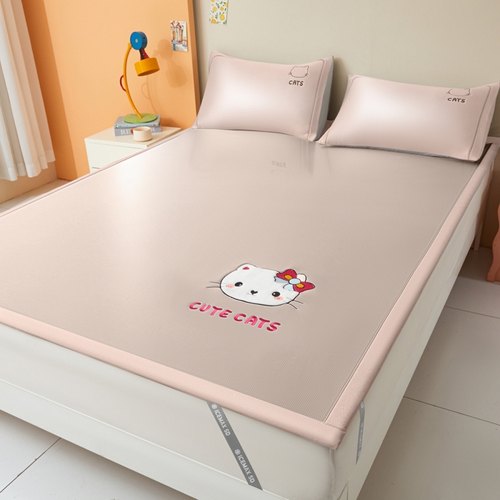 91家纺网 家纺一手货源 找家纺 全季家居 2025新款5A抗菌碳光卡通贴布系列冰丝席 床席款-胖脸猫咪-淡粉