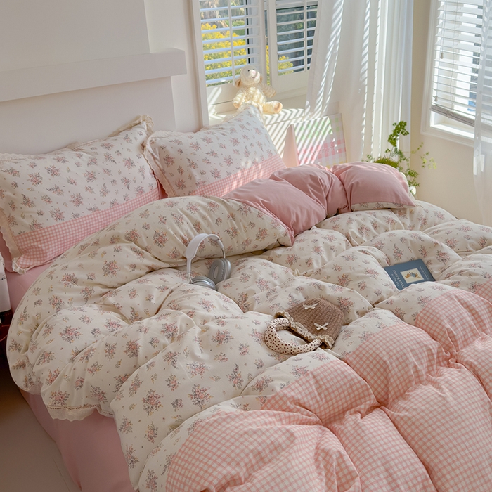 91家纺网 家纺一手货源 找家纺 竹合家纺 2025新款春日碎花法式镂空花边款式提花皱皱四件套 法式-粉格花园