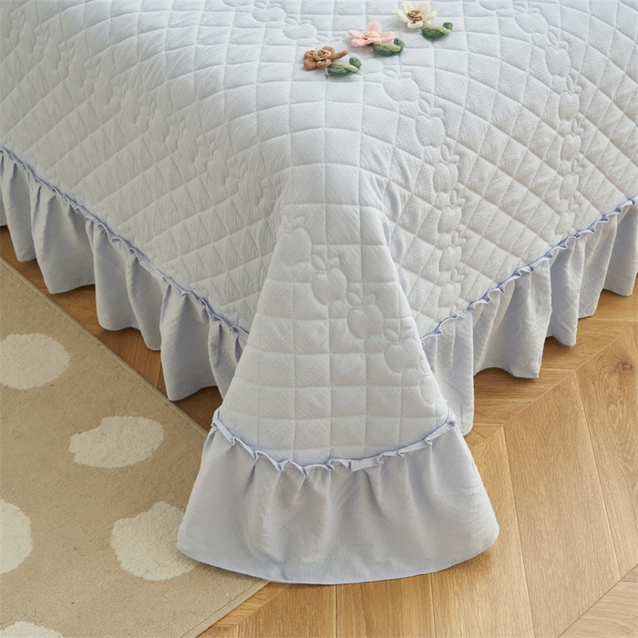 91家纺网 家纺一手货源 找家纺 恒爱家纺 2025新款A类泡泡纱床盖-杜鹃 天空蓝