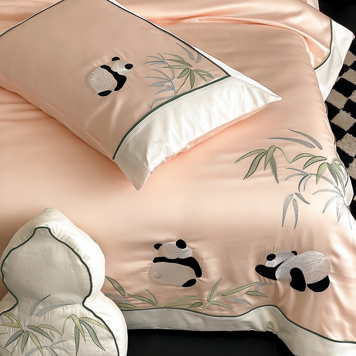 91家纺网 家纺一手货源 找家纺 MIU缪家居 2025新款60支兰精天丝四件套-熊猫与竹 熊猫与竹-浅粉