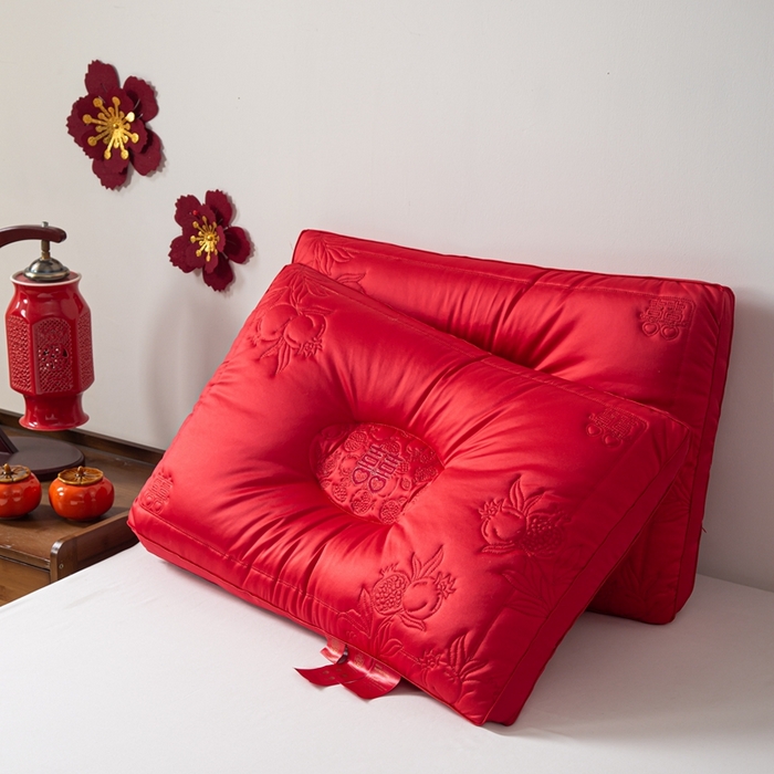 91家纺网 家纺一手货源 找家纺 2025新款婚庆枕芯 石榴花婚庆定型