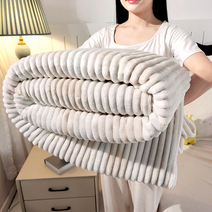 91家纺网 家纺一手货源 找家纺 巴木赫2025新款200g水墨印染抽条毛毯毯子 奶白