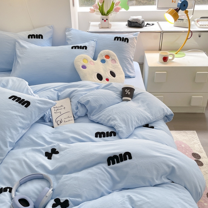 91家纺网 家纺一手货源 找家纺 优卡迪家纺馆 2025新款水洗棉毛巾绣四件套（下载文件夹包含买家秀） 迷你情结-蓝