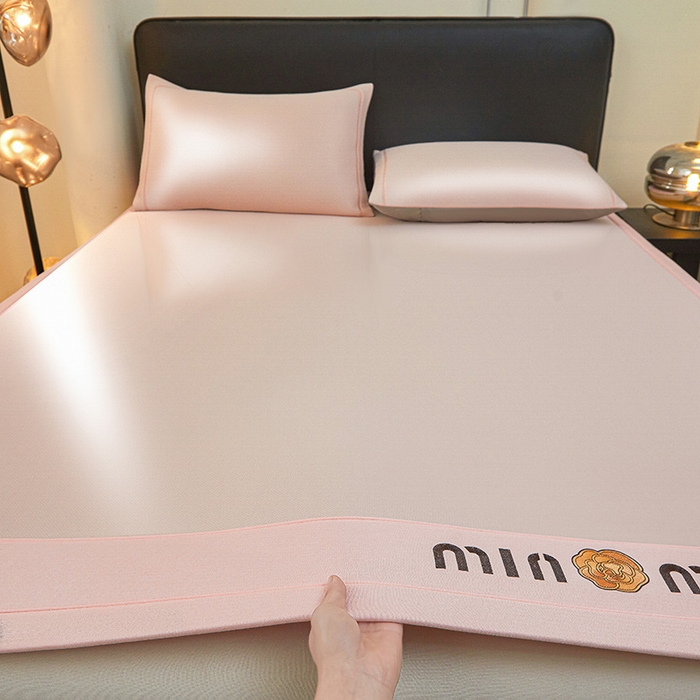 91家纺网 家纺一手货源 找家纺 全季家居 2025新款全季家居5A抗菌min系列凉感冰丝席 床席-淡粉