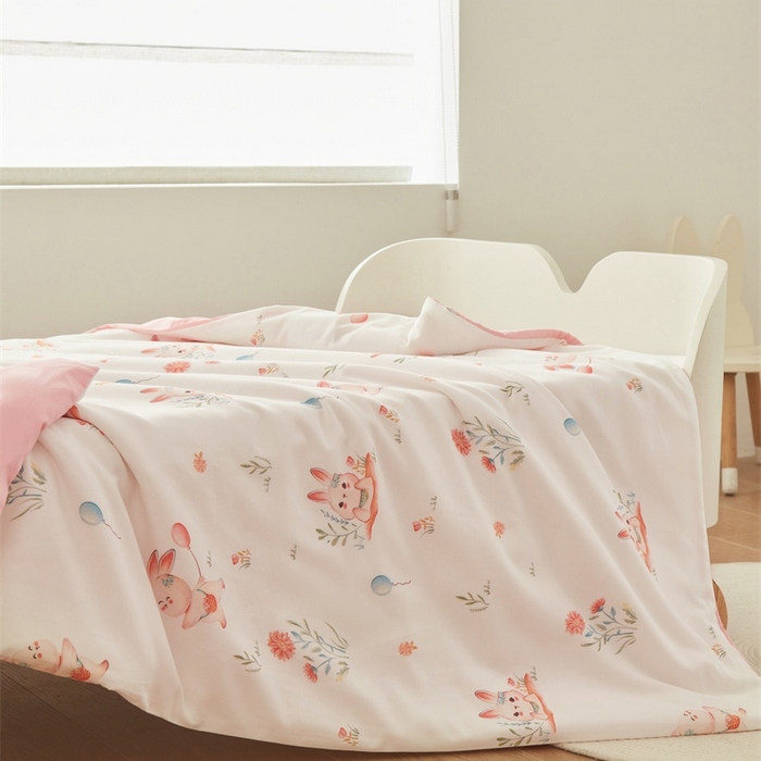 91家纺网 家纺一手货源 找家纺 艾佳宝贝 2025新款A类儿童全棉多功能单被套可拆式夏被 春日游玩