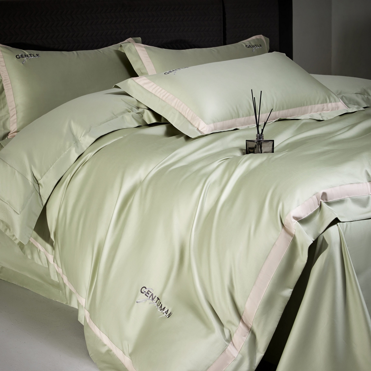 91家纺网 家纺一手货源 找家纺 佳汐蓝家纺 2025春夏新款新疆棉纯棉轻奢四件套（贴边款） 绿灰色