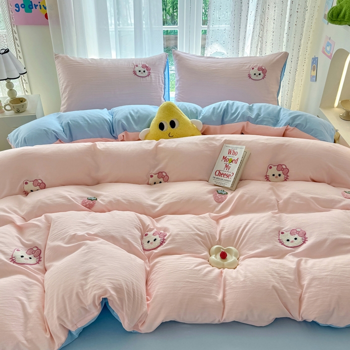 91家纺网 家纺一手货源 找家纺 优卡迪家纺馆 2025新款水洗棉毛巾绣四件套（下载文件夹包含买家秀） 草莓KT-玉粉