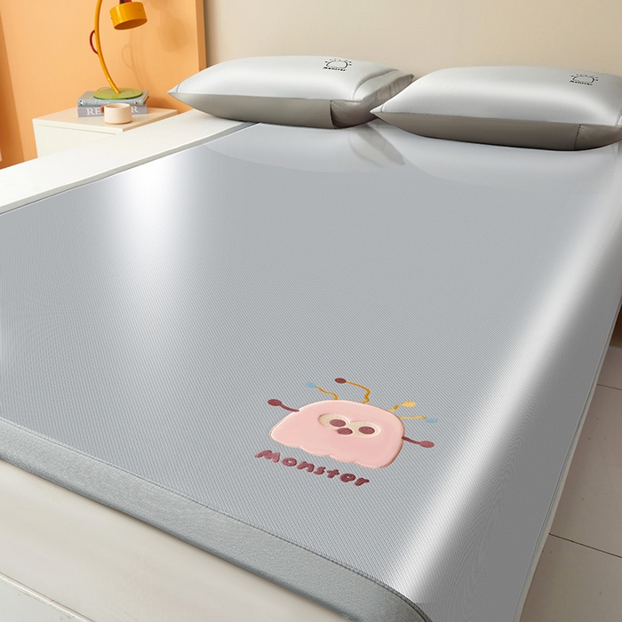 91家纺网 家纺一手货源 找家纺 全季家居 2025新款5A抗菌碳光卡通贴布系列冰丝席 床席款-快乐精灵-银灰