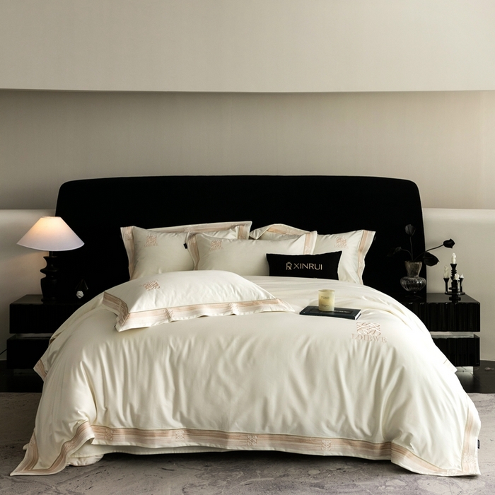 91家纺网 家纺一手货源 找家纺 馨蕊家居 2025新款100s高奢典藏简约全棉系列四件套-棉罗莎 棉罗莎-月光白