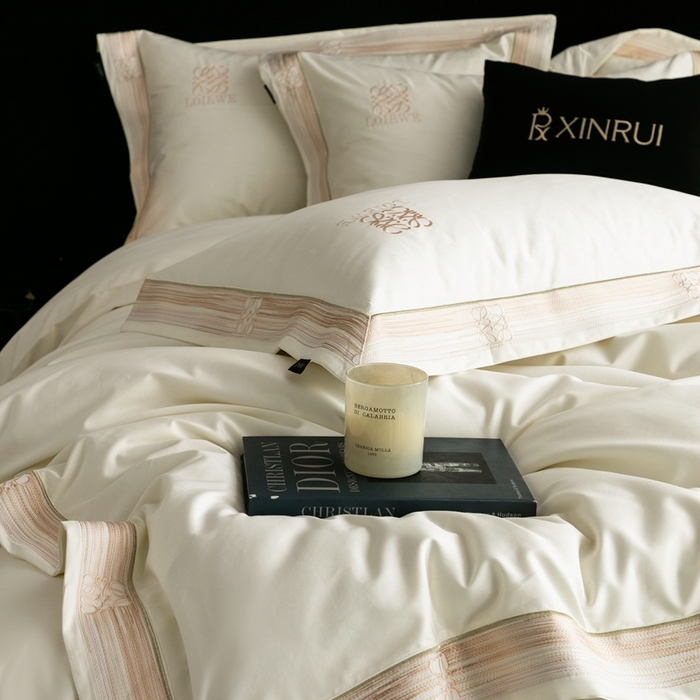 91家纺网 家纺一手货源 找家纺 馨蕊家居 2025新款100s高奢典藏简约全棉系列四件套-棉罗莎 棉罗莎-月光白