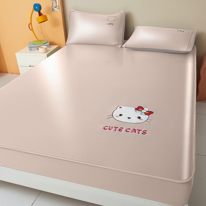 91家纺网 家纺一手货源 找家纺 全季家居 2025新款5A抗菌碳光卡通贴布系列冰丝席 床笠款-胖脸猫咪-淡粉