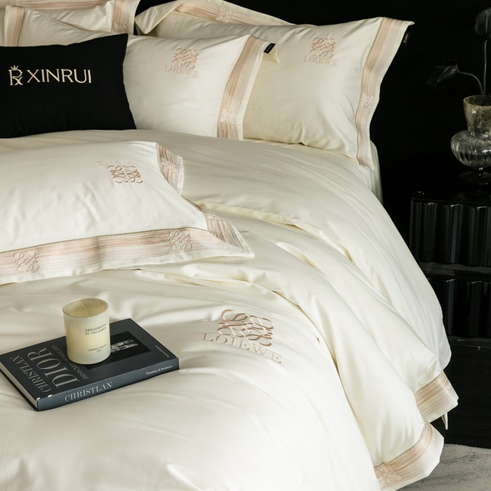 91家纺网 家纺一手货源 找家纺 馨蕊家居 2025新款100s高奢典藏简约全棉系列四件套-棉罗莎 棉罗莎-月光白