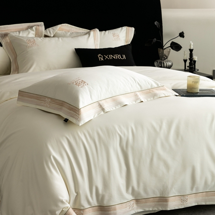 91家纺网 家纺一手货源 找家纺 馨蕊家居 2025新款100s高奢典藏简约全棉系列四件套-棉罗莎 棉罗莎-月光白