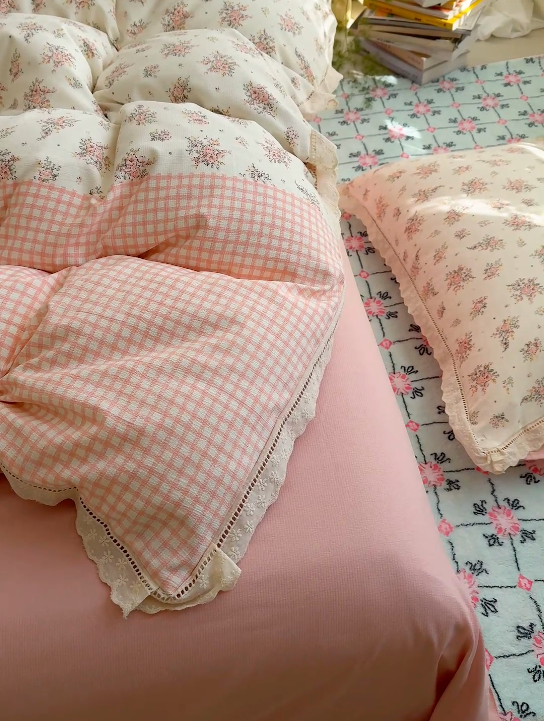 91家纺网 家纺一手货源 找家纺 竹合家纺 2025新款春日碎花法式镂空花边款式提花皱皱四件套 法式-粉格花园