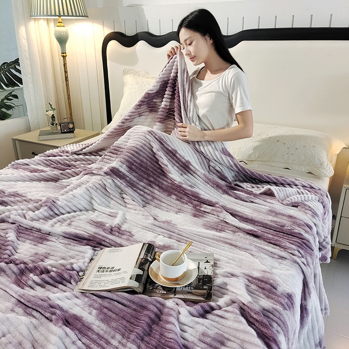 91家纺网 家纺一手货源 找家纺 巴木赫2025新款200g水墨印染抽条毛毯毯子 紫色