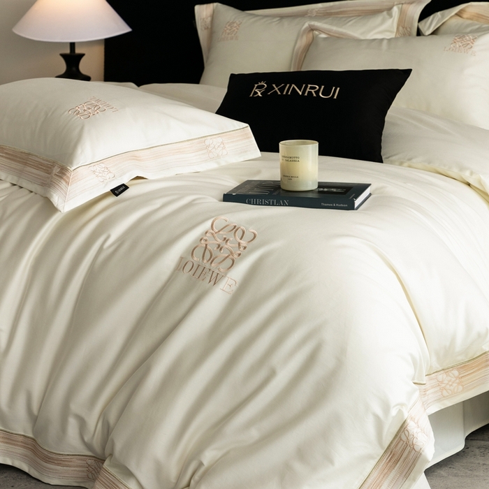 91家纺网 家纺一手货源 找家纺 馨蕊家居 2025新款100s高奢典藏简约全棉系列四件套-棉罗莎 棉罗莎-月光白