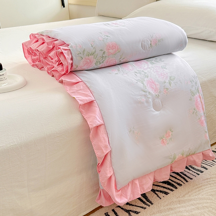 91家纺网 家纺一手货源 找家纺 佳一家纺 2025新款亲肤水洗棉夏被 倾城之恋