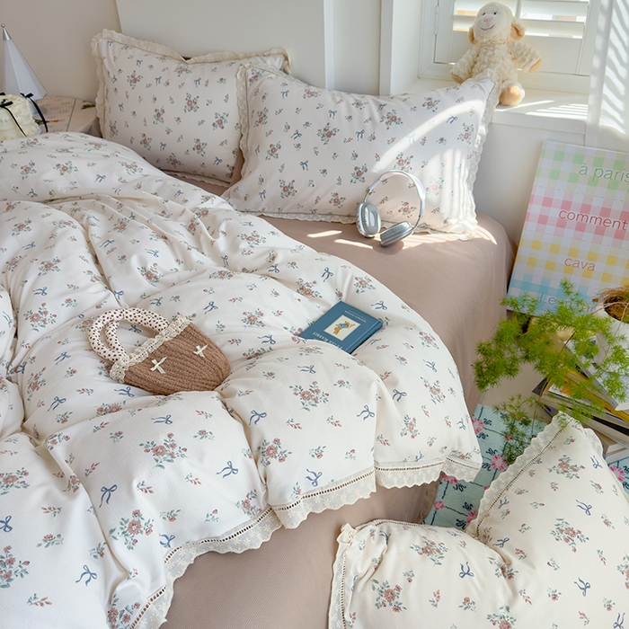 91家纺网 家纺一手货源 找家纺 竹合家纺 2025新款春日碎花法式镂空花边款式提花皱皱四件套 法式-海岛清茶