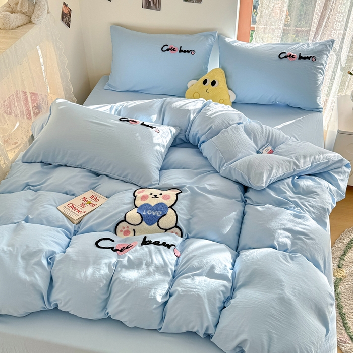 91家纺网 家纺一手货源 找家纺 优卡迪家纺馆 2025新款水洗棉毛巾绣四件套（下载文件夹包含买家秀） 开心熊-天空蓝