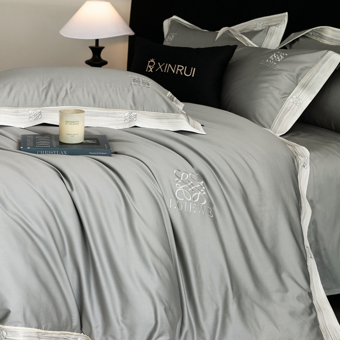 91家纺网 家纺一手货源 找家纺 馨蕊家居 2025新款100s高奢典藏简约全棉系列四件套-棉罗莎 棉罗莎-高级灰